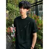 Camiseta Patchwork Bordada Desconstruída Preta para Homens, Camiseta Tie-Dye Estilo Americano de Verão com Ombro Normal, Moderna e Estilosa com um Toque de Luxo, Gola Redonda, Manga Curta