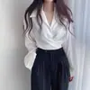 Camisa corta de primavera y otoño chic coreana con diseño retro rejuvenecedor, elegante, ceñida a la cintura, adelgazante, de corbata frontal, de un solo botón