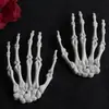 Mão de Esqueleto com Garra Halloween Decoração de Horror Plástico Mão Fantasma Osso Decoração Adereço Ornamento Pendurado Casa Assombrada Sala de Fuga Decoração