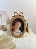 Marco de fotos retro de estilo francés para sala de estar, dormitorio, adornos, pintura decorativa, estilo europeo, ligero, de lujo, tallado, ovalado, colgante, marco de cristal.