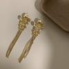 Tecelagem de Sonhos ~ Brincos de Tarraxa Flor Dourada de Luxo Leve de Alta Qualidade Brincos Extensos de Noiva para Mulheres Brincos para Vestido de Casamento