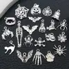 Set Mixto de 20 Colgantes Brillantes Plateados para Manualidades de Halloween con Forma de Fantasma Curioso, Telaraña y Murciélago para Pulseras, Collares y Accesorios de Joyería