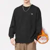 Camiseta masculina de manga comprida, novo estilo 2026, branca da moda, versátil para sobreposição, para usar no outono, gola redonda, tamanho grande, adequada para primavera e outono