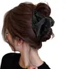 Presilha de Cabelo Grande Triangular Estilo Hepburn, Pinça Tubarão Shell de Cetim Francês para a Parte de Trás da Cabeça, Acessório de Cabelo de Luxo para Mulheres
