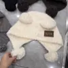 Chapéu de Lã Feminino Fofo de Urso Estilo Coreano para o Inverno 2025 Revelando o Rosto Pequeno Quente Espesso Tricô Nicho Chapéu Recheado