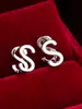 Pendientes de botón casuales de moda populares, creativos, con diseño de letra, simples, versátiles para el día a día, de alta calidad, lujo ligero