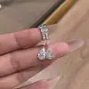 Brincos Coração Suspensos Escovados com Diamantes Cintilantes 2026 Novo Design Dinâmico de Nicho Retro de Luxo Leve Joias Personalização