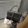 Bolsa de Ombro, Bolsa de Mão e Bolsa Transversal Quadrada Pequena de Couro PU Texturizado Estilo Europeu Retro 2026 Nova Moda Coreana Atacado