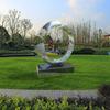 Escultura de paisaje acuático con forma de anillo circular de acero inoxidable de gran tamaño, espejo de metal, adornos de media luna para hoteles y bienes raíces.