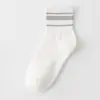 Calcetines nuevos otoño e invierno tres rayas calcetines deportivos rayados calcetines para mujer boca dorada y plateada calcetines de algodón hasta la mitad de la pantorrilla para mujer al por mayor