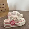Tênis de Lona Estilo Popular Inspirado em Chanel Desfiado Slip-On Duas Vias Casual Plataforma Sapatos Femininos Novos Tendência Ins Sapatos Femininos