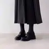 Mocassins retrô de couro estilo britânico com fivelas douradas, sapatos casuais femininos de couro slip-on com sola grossa, versáteis sapatos casuais de salto grosso