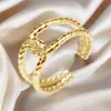 Anel banhado a ouro em aço titânio moda europeia e americana feminino nicho design de ponta aço inoxidável abertura oca anel ajustável