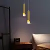 Nuevo Estilo Lujo Ligero Dormitorio Mesita de Noche Candelabro, Minimalista Moderno Creativo Arte Dormitorio Principal Individual Colgante Largo Decorativo Pequeño Candelabro