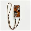 Funda con cordón cruzado para iPhone 16, diseño de leopardo y fresa, para Apple Pro Max de 15 pulgadas, con todo incluido, resistente a caídas.