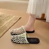 Sandalias de verano de malla tejida para mujer, ropa de exterior, nuevo 2026, muy calientes, moda, zapatos de red, puntera cerrada, medias zapatillas