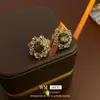 Brincos Florais Vintage Retrô com um Toque de Luxo Leve e High-End, Design de Tarraxa com Franjas, Brincos Versáteis Atacado