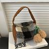 Bolso de lana a cuadros de estilo coreano para mujer, nuevo bolso de almohada portátil de moda de otoño e invierno 2023, bolso de mensajero versátil de alta calidad