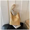 Bolsa feminina grande de capacidade, tecida, estilo vintage, nova tendência primavera 2026, bolsa de ombro e transversal tipo balde, estilosa