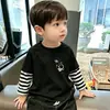 Camiseta de manga larga a rayas de algodón puro para niños, nuevo estilo primavera y otoño, camiseta básica para niños, top casual elegante de dos piezas simuladas