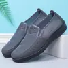 Nuevos zapatos casuales de verano para hombre zapatos de tela del viejo Pekín zapatos de malla transpirables antideslizantes zapatos de papá sandalias para mediana edad y ancianos