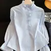 Foto Real de Blusa Blanca Estilo Corte Francés 2026 con Bordes Volantes y Cuello Alto para Mujer, Top de Manga Larga de Primavera