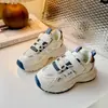 Tênis Esportivo Infantil de Solado Macio 2026 Nova Coleção Primavera/Verão Moda Versátil Casual para Meninas Tênis Esportivo para Corrida Tendência para Meninos