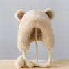 Chapéu de Pelúcia com Orelhas de Urso para Mulheres no Inverno com Tiras, Novo Chapéu Lei Feng Versátil com Proteção Auricular, Chapéu Pulôver de Ciclismo Estilo Coreano com Cúpula