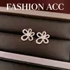 Pendientes de botón de flor de circonita con pasador de plata chapado en oro real de 18k Pendientes de estilo de lujo ligero simples y versátiles Pendientes de moda Accesorios de pendientes de temperamento para mujer