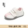 Tênis de treino estilo coreano para meninas, novidade primavera e outono 2026, tênis infantis com solas macias, calçados esportivos respiráveis, sapatos casuais para meninas pequenas