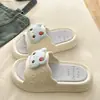 Pantuflas lindas y cómodas sin cordones para estudiantes y uso en casa, pantuflas lindas antideslizantes de suela gruesa para mujer, nuevas sandalias de playa de verano 2026