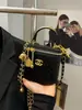 Bolsa pequena quadrada versátil e fashion, design simples, transversal, estilo Chanel, bolsa plissada transfronteiriça, novo modelo 2026