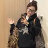 Sudadera con Capucha Estampado de Leopardo y Estrellas para Mujer 2025 Otoño e Invierno Nuevo Estilo Forro Polar y Espesada Sudadera de Nicho