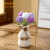 Plantas de tulipán de punto directo de fábrica en maceta, decoraciones de escritorio tejidas con hilo multicolor, regalos hechos a mano creativos en stock