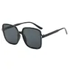 Gafas de Sol de Moda Cuadradas Modelo 2026 con Remaches, Gafas de Sol Estilo Coreano Color Degradado Estilo Callejero en Stock
