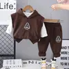 Conjunto de Otoño para Niños 2025 Nuevo Elegante y Genial Conjunto de Tres Piezas con Sudadera con Capucha para Niños, Chaleco de Primavera y Otoño para Bebé Ropa de Moda