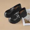 Mocasines de plataforma gruesa estilo británico para mujer, nuevo modelo otoño 2026, zapatos negros de cuero ultra suaves sin cordones de moda