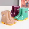 Botas de lluvia para mujer hasta la pantorrilla, forradas de felpa y engrosadas para abrigar, zapatos de goma antideslizantes, botas de lluvia de nuevo estilo, zapatos impermeables para días lluviosos