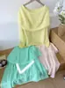 Suéter pullover de punto fino de color liso, estilo francés, sin hombros, nuevo modelo para principios de otoño 2026, para mujer