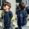 Camiseta de manga larga para niño, estilo falso dos piezas, 100% algodón, nueva temporada primavera y otoño 2026 para niños, camiseta básica de otoño para niños grandes