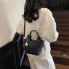 Bolsa Bucket Feminina Casual da Moda com Padrão de Lichia 2025 Nova Bolsinha de Ombro Fashionável para Trabalho e Dia a Dia Estilo Western Bolsa Transversal Texturizada