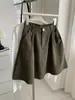 Mini saia retro estilo japonês de veludo cotelê em linha A para mulheres, versão coreana outono 2026, saia evasê elegante versátil que afina a silhueta, cintura alta