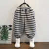 Calça Masculina Primavera e Outono 2025 Nova Calça Casual Listrada Estilo Coreano para Crianças Calça Casual de Bebê Menino Outono