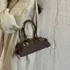 Bolsa de mão com design de nicho estilo francês para mulheres, nova bolsa transversal versátil da moda outono e inverno, bolsa baguette de mão