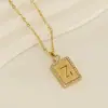 Fabricantes Transfronterizos al por Mayor Moda Europea y Americana Acero Inoxidable Diamante Prensado en Arena Collar de 26 Letras Acero de Titanio Collar de Oro de 18K