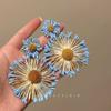 Aretes de isla hechos a mano de girasol de rafia y pasto, aretes de flores grandes exagerados de personalidad junto al mar, venta al por mayor de aretes