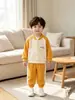Conjunto de Roupas Novo para Bebê de Primavera Outono Macacão com Capuz para Bebê Saída Meninos e Meninas Conjunto de Duas Peças Infantis Roupas de Outono