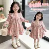 Vestido de renda floral estilo coreano para meninas, nova moda primavera e outono 2026, vestido de princesa estiloso para meninas pequenas