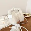 Bolsa de Pelúcia Portátil de Alta Qualidade para Outono e Inverno para Mulheres, Simples, Estilo Ocidental, Bolsa Transversal da Moda e Tendência, Bolsa de Ombro