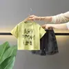X102 Conjunto de Manga Corta para Niños Nuevo Conjunto de Verano para Niños Estilo Urbano de Verano para Niños Shorts de Mezclilla Conjunto de Dos Piezas Elegante